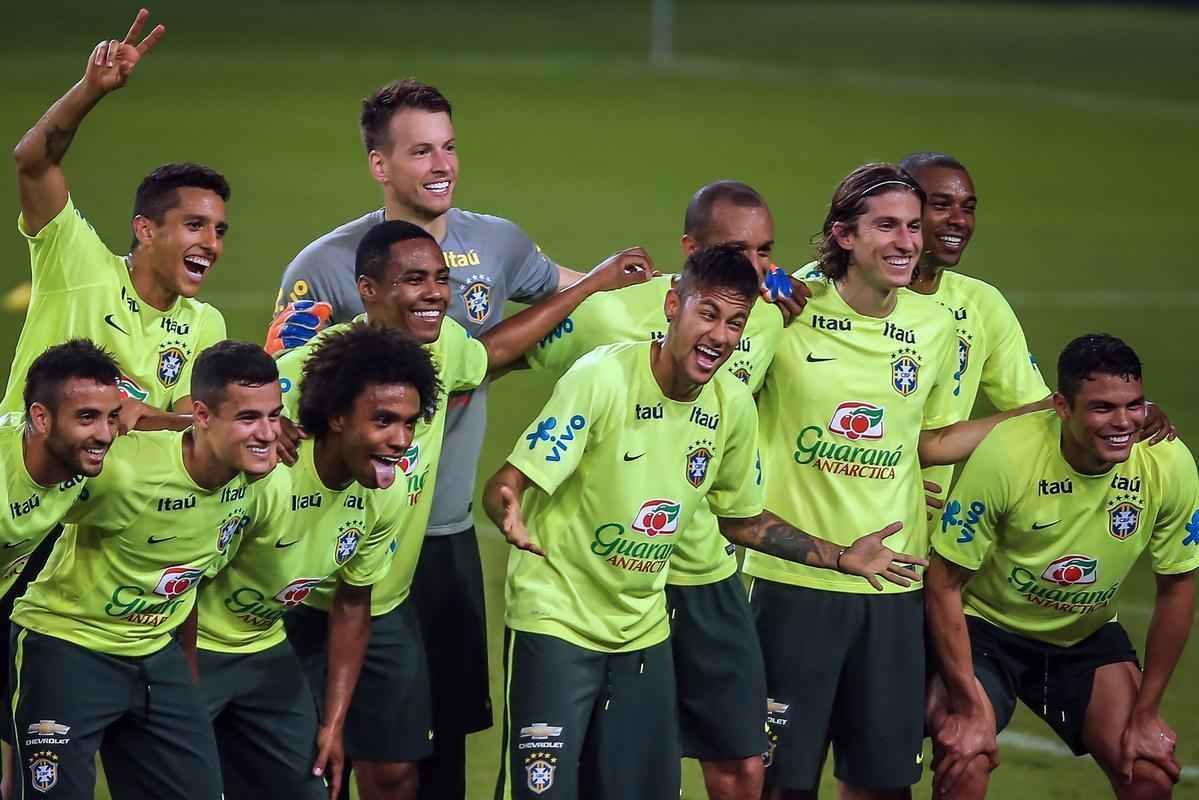 Neymar fez seu primeiro treino com restante do grupo e foi confirmado no amistoso contra Honduras