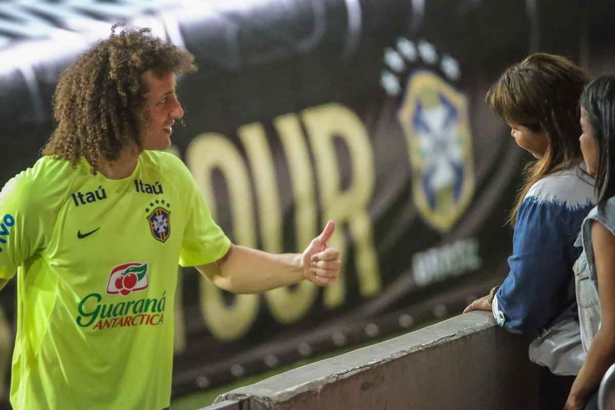 Neymar fez seu primeiro treino com restante do grupo e foi confirmado no amistoso contra Honduras