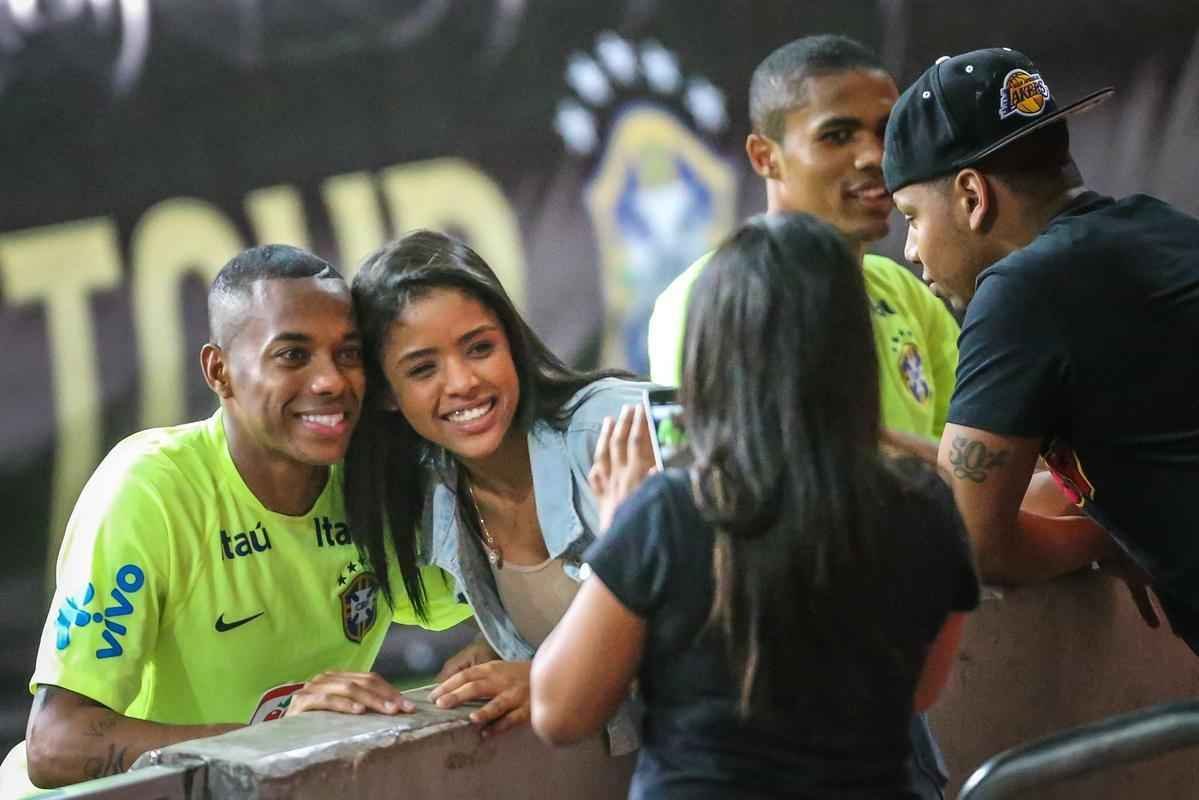 Neymar fez seu primeiro treino com restante do grupo e foi confirmado no amistoso contra Honduras