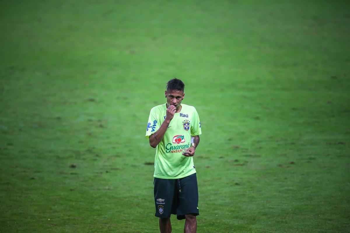 Neymar fez seu primeiro treino com restante do grupo e foi confirmado no amistoso contra Honduras