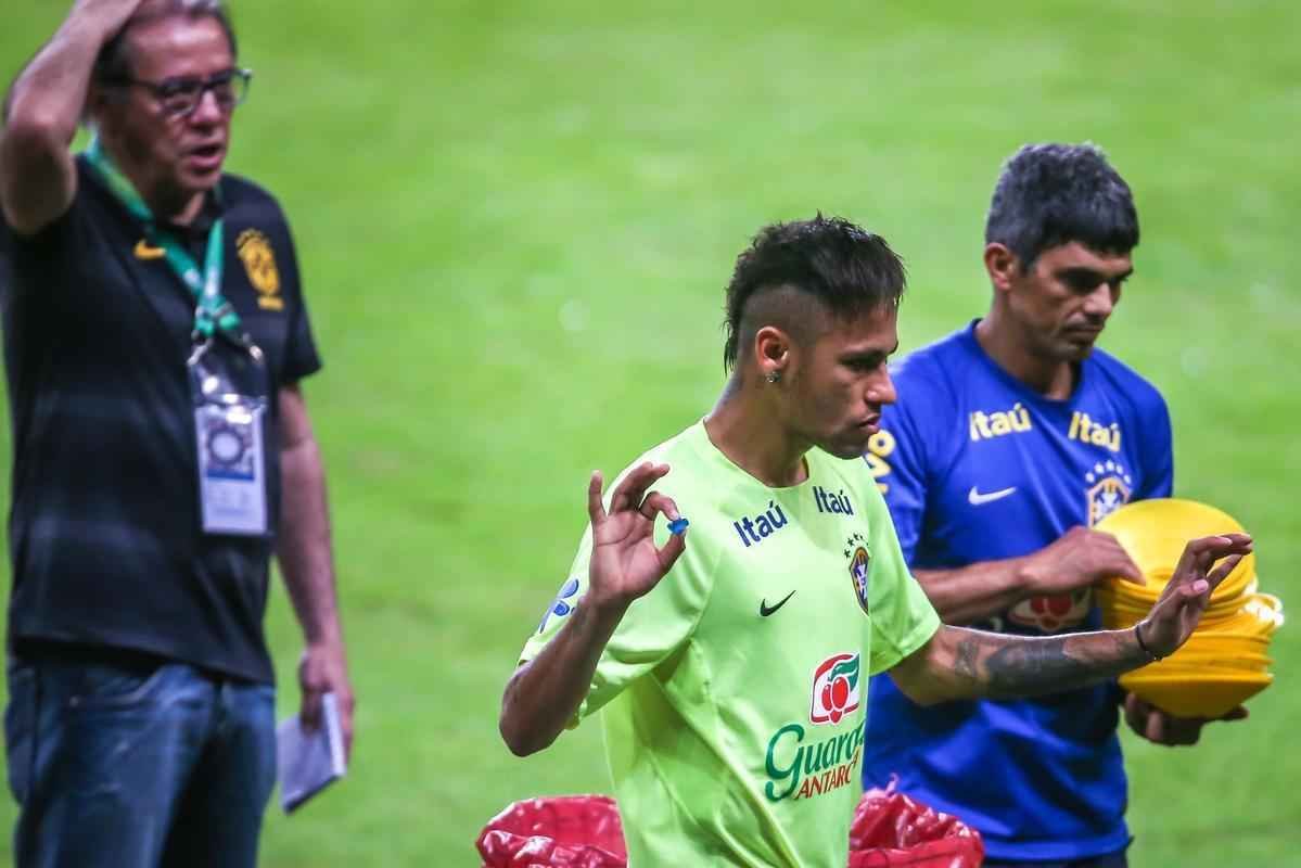 Neymar fez seu primeiro treino com restante do grupo e foi confirmado no amistoso contra Honduras