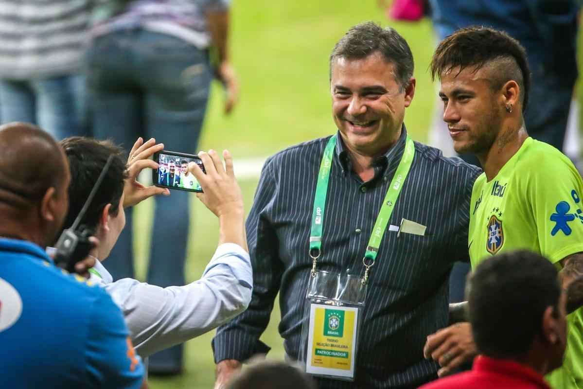 Neymar fez seu primeiro treino com restante do grupo e foi confirmado no amistoso contra Honduras