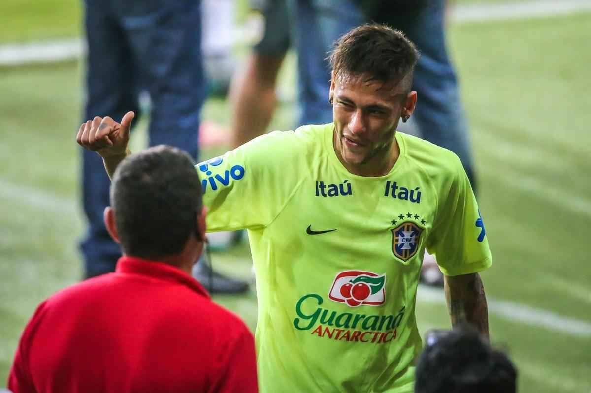 Neymar fez seu primeiro treino com restante do grupo e foi confirmado no amistoso contra Honduras