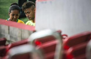 Neymar fez seu primeiro treino com restante do grupo e foi confirmado no amistoso contra Honduras