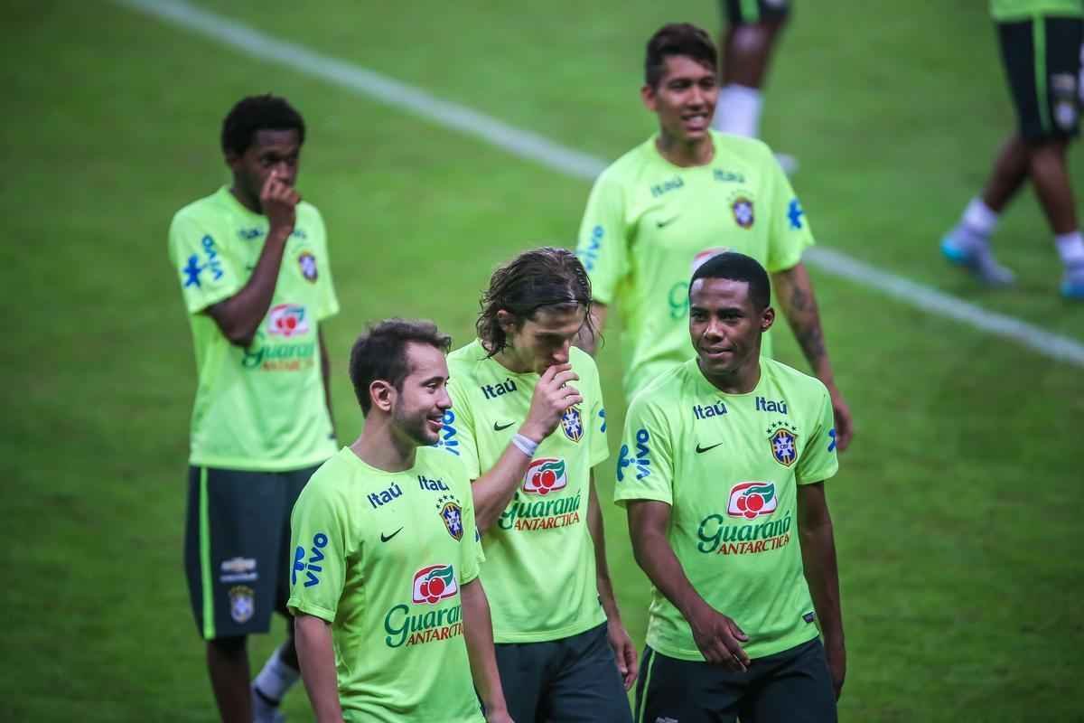 Neymar fez seu primeiro treino com restante do grupo e foi confirmado no amistoso contra Honduras
