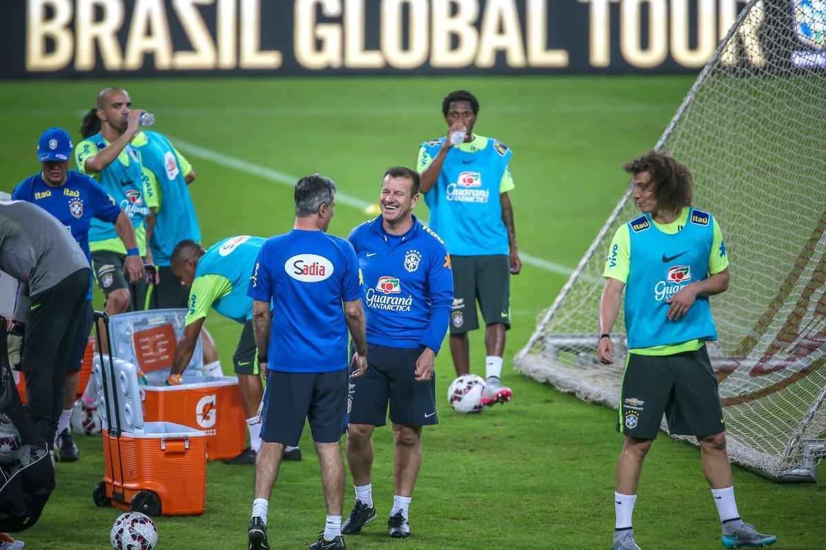 Neymar fez seu primeiro treino com restante do grupo e foi confirmado no amistoso contra Honduras