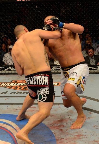 Outro brasileiro no caminho de Cain Velasquez. Mas Antnio Pezo no deu nem pro gasto e foi nocauteado rapidamente em Las Vegas