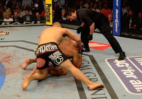 Outro brasileiro no caminho de Cain Velasquez. Mas Antnio Pezo no deu nem pro gasto e foi nocauteado rapidamente em Las Vegas