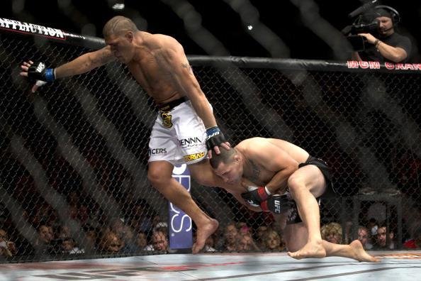 Outro brasileiro no caminho de Cain Velasquez. Mas Antnio Pezo no deu nem pro gasto e foi nocauteado rapidamente em Las Vegas