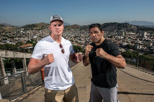 Astros do UFC 190 se encaram no Complexo do Alemo e participam de aula com o projeto social Faixa Preta de Jesus - Stefan Struve e Rodrigo Minotauro