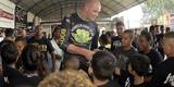 Astros do UFC 190 se encaram no Complexo do Alemo e participam de aula com o projeto social Faixa Preta de Jesus 