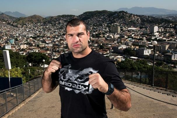 Astros do UFC 190 se encaram no Complexo do Alemo e participam de aula com o projeto social Faixa Preta de Jesus - Maurcio Shogun