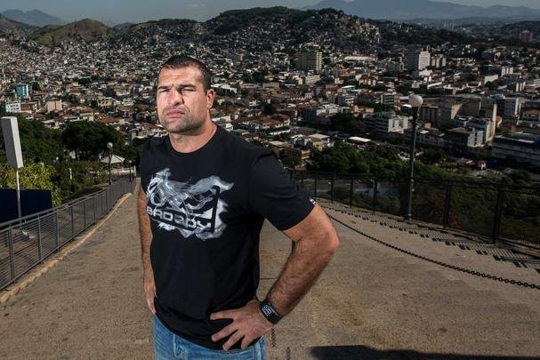 Astros do UFC 190 se encaram no Complexo do Alemo e participam de aula com o projeto social Faixa Preta de Jesus - Maurcio Shogun