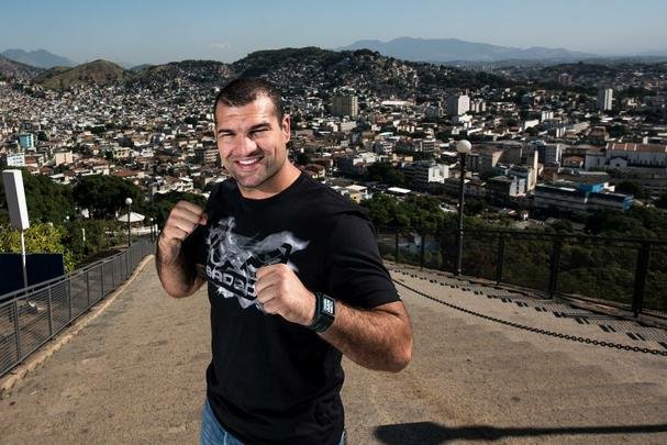 Astros do UFC 190 se encaram no Complexo do Alemo e participam de aula com o projeto social Faixa Preta de Jesus - Maurcio Shogun