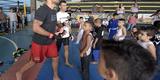 Astros do UFC 190 se encaram no Complexo do Alemo e participam de aula com o projeto social Faixa Preta de Jesus 