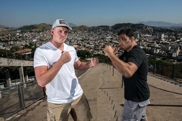 Astros do UFC 190 se encaram no Complexo do Alemo e participam de aula com o projeto social Faixa Preta de Jesus - Stefan Struve e Rodrigo Minotauro