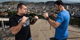Astros do UFC 190 se encaram no Complexo do Alemo e participam de aula com o projeto social Faixa Preta de Jesus - Maurcio Shogun e Rogrio Minotouro