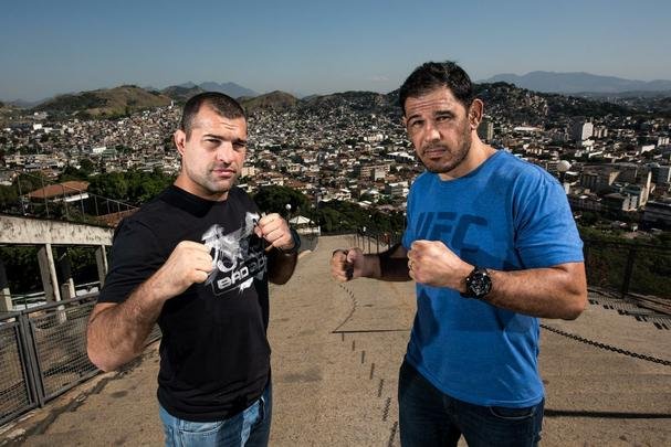 Astros do UFC 190 se encaram no Complexo do Alemo e participam de aula com o projeto social Faixa Preta de Jesus - Maurcio Shogun e Rogrio Minotouro