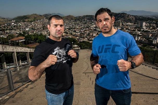 Astros do UFC 190 se encaram no Complexo do Alemo e participam de aula com o projeto social Faixa Preta de Jesus - Maurcio Shogun e Rogrio Minotouro