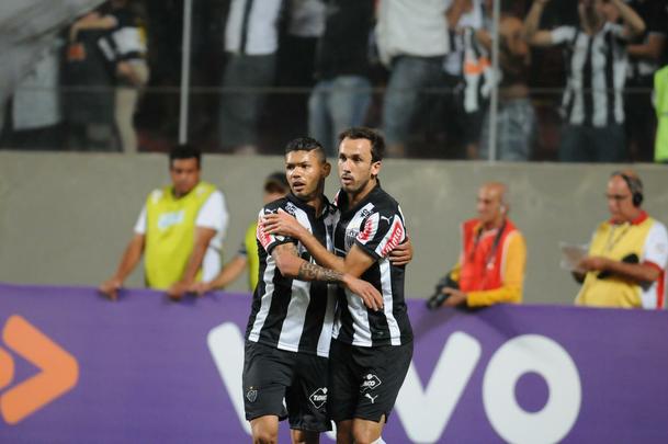 Atltico e Santos fizeram um jogo de muitos gols no Estdio Independncia