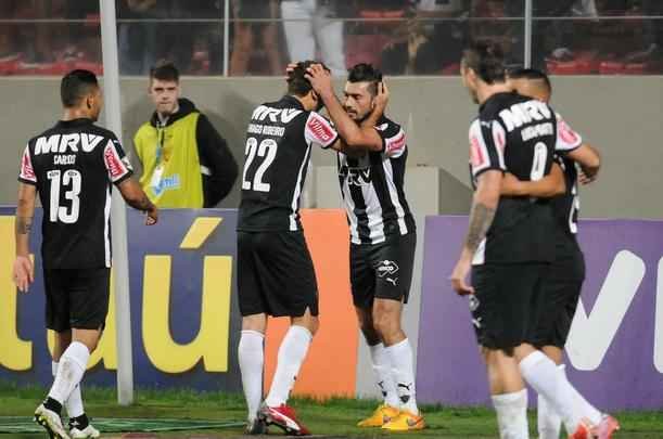Atltico e Santos fizeram um jogo de muitos gols no Independncia