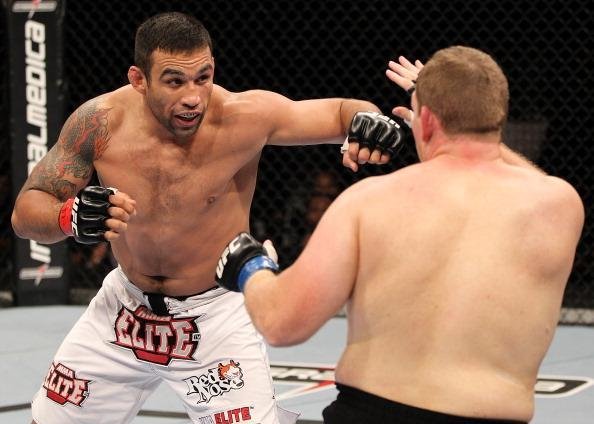 A segunda vitria seguida aconteceu contra Mike Russow, no Mineirinho, em Belo Horizonte. Werdum nocauteou o norte-americano rapidamente no primeiro round