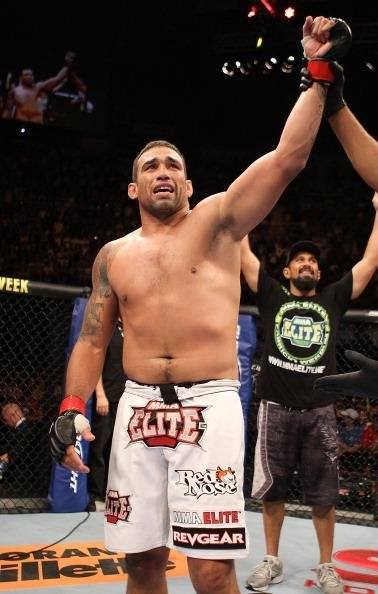 A segunda vitria seguida aconteceu contra Mike Russow, no Mineirinho, em Belo Horizonte. Werdum nocauteou o norte-americano rapidamente no primeiro round