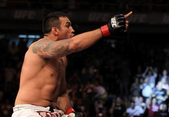 A segunda vitria seguida aconteceu contra Mike Russow, no Mineirinho, em Belo Horizonte. Werdum nocauteou o norte-americano rapidamente no primeiro round