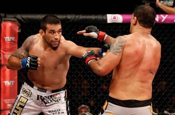 A terceira vitria seguida foi contra Rodrigo Minotauro Nogueira, em Fortaleza. Werdum finalizou a lenda brasileira no segundo round
