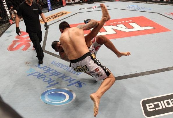 A terceira vitria seguida foi contra Rodrigo Minotauro Nogueira, em Fortaleza. Werdum finalizou a lenda brasileira no segundo round