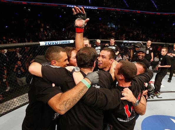 Com a disputa de cinturo agendada, Werdum no enfrentou o campeo Cain Velasquez, que se lesionou. O gacho lutou pelo cinturo interino, contra Mark Hunt, e venceu por nocaute no segundo round