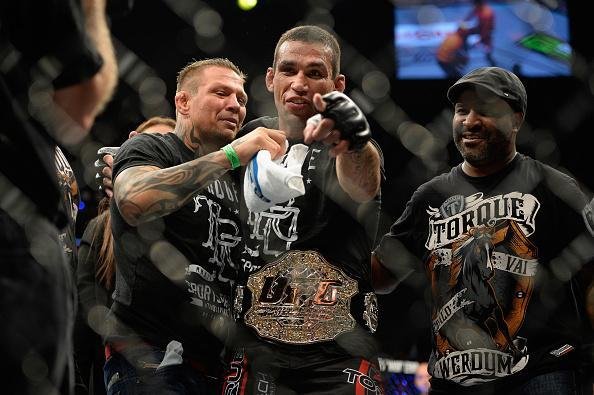 Com a disputa de cinturo agendada, Werdum no enfrentou o campeo Cain Velasquez, que se lesionou. O gacho lutou pelo cinturo interino, contra Mark Hunt, e venceu por nocaute no segundo round