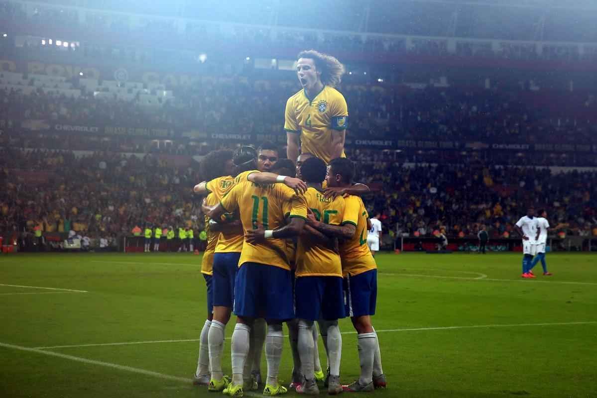 Fotos da vitria magra do Brasil sobre Honduras, por 1 a 0, com gol de Roberto Firmino