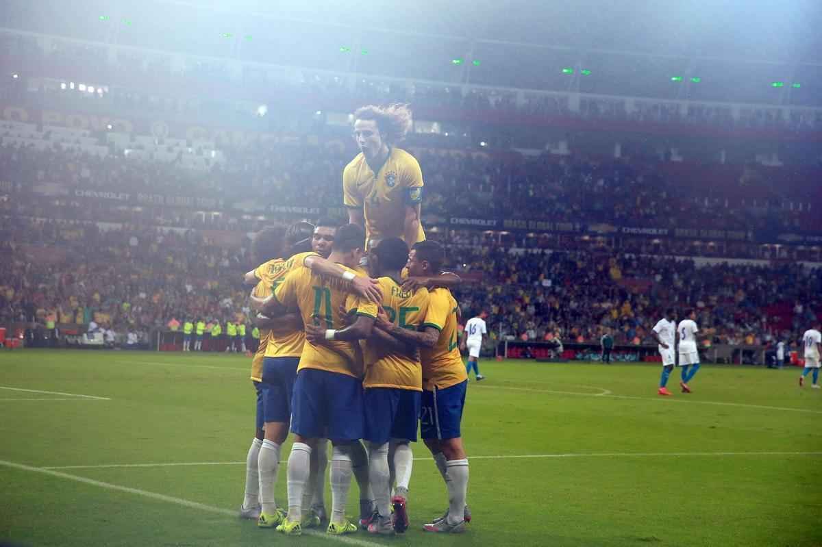 Fotos da vitria magra do Brasil sobre Honduras, por 1 a 0, com gol de Roberto Firmino