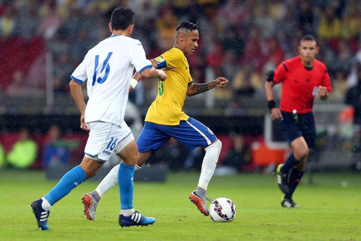 Fotos da vitria magra do Brasil sobre Honduras, por 1 a 0, com gol de Roberto Firmino