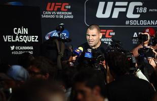 Imagens do Media Day e das encaradas do UFC 188 - Cain Velasquez