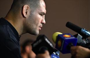 Imagens do Media Day e das encaradas do UFC 188 - Cain Velasquez