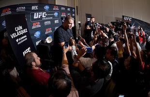 Imagens do Media Day e das encaradas do UFC 188 - Cain Velasquez