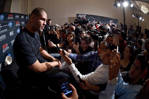 Imagens do Media Day e das encaradas do UFC 188 - Cain Velasquez