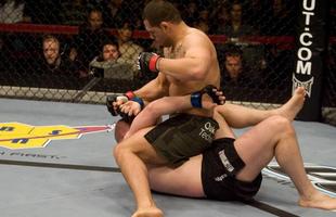 Em sua terceira luta como profissional, em abril de 2008, Cain Velasquez estreou no UFC. Em Montreal, ele precisou de apenas dois minutos para nocautear o australiano Brad Morris