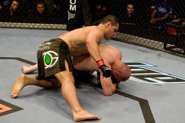 Em sua terceira luta como profissional, em abril de 2008, Cain Velasquez estreou no UFC. Em Montreal, ele precisou de apenas dois minutos para nocautear o australiano Brad Morris