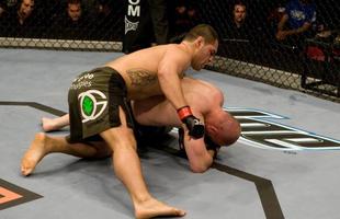 Em sua terceira luta como profissional, em abril de 2008, Cain Velasquez estreou no UFC. Em Montreal, ele precisou de apenas dois minutos para nocautear o australiano Brad Morris