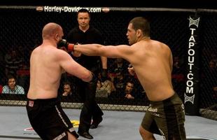 Em sua terceira luta como profissional, em abril de 2008, Cain Velasquez estreou no UFC. Em Montreal, ele precisou de apenas dois minutos para nocautear o australiano Brad Morris