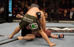 Em sua terceira luta como profissional, em abril de 2008, Cain Velasquez estreou no UFC. Em Montreal, ele precisou de apenas dois minutos para nocautear o australiano Brad Morris