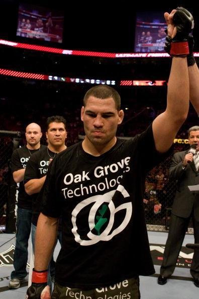 Em sua terceira luta como profissional, em abril de 2008, Cain Velasquez estreou no UFC. Em Montreal, ele precisou de apenas dois minutos para nocautear o australiano Brad Morris