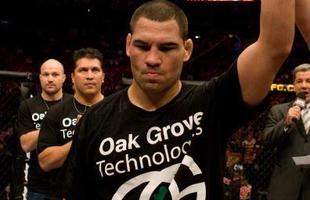 Em sua terceira luta como profissional, em abril de 2008, Cain Velasquez estreou no UFC. Em Montreal, ele precisou de apenas dois minutos para nocautear o australiano Brad Morris