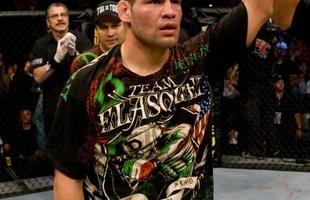 Cain Velasquez enfrentou, na sequncia, o experiente Cheick Kongo e venceu por deciso unnime