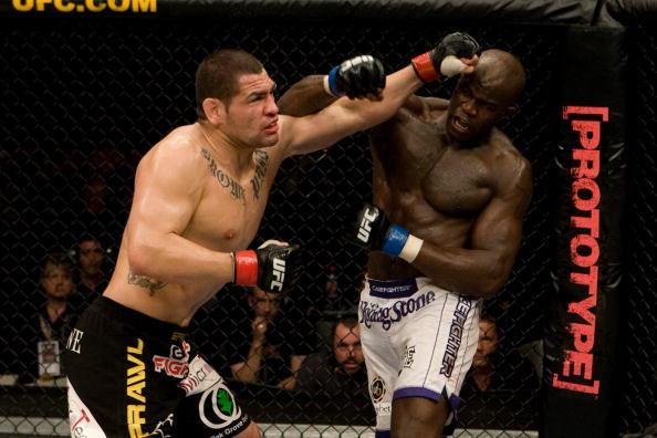 Cain Velasquez enfrentou, na sequncia, o experiente Cheick Kongo e venceu por deciso unnime
