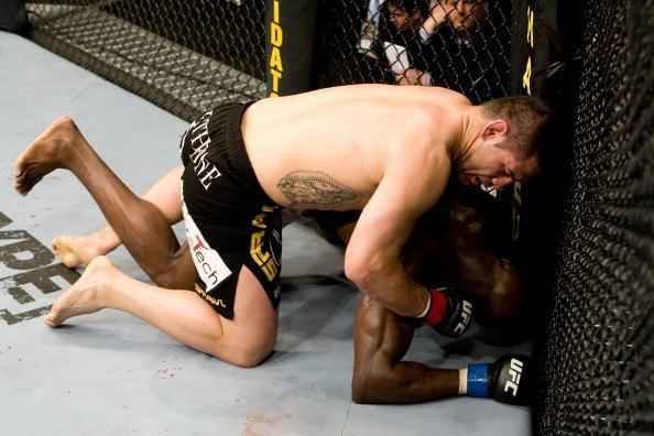 Cain Velasquez enfrentou, na sequncia, o experiente Cheick Kongo e venceu por deciso unnime