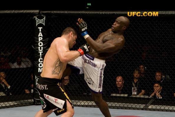 Cain Velasquez enfrentou, na sequncia, o experiente Cheick Kongo e venceu por deciso unnime